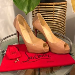 Christian louboutin nude patent pump heels